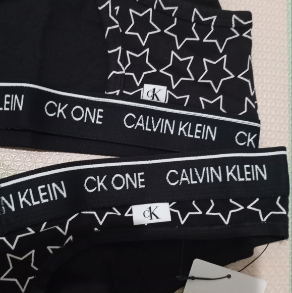 CALVIN KLEIN BRA AND MATCHING THONG SIZE M - Picture 8 of 8